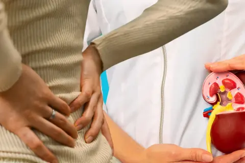 Ból pleców i model nerki wskazują na zapalenie nerek objawy.