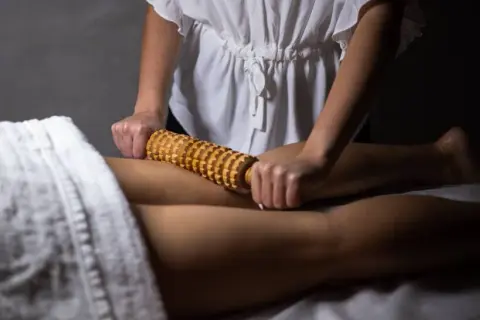 Bezpieczne zabiegi na cellulit przy żylakach, które naprawdę działają
