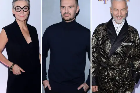 Trzech znanych projektantów mody Polska: elegancka kobieta w okularach, mężczyzna w czarnym golfie i ekstrawagancki juror w złocistym szlafroku.