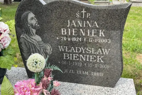 Jak odnowić złote litery na pomniku i przywrócić im blask