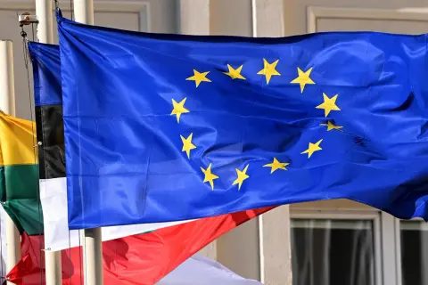 Flaga Europy: Co oznaczają 12 gwiazd? Symbolika i historia
