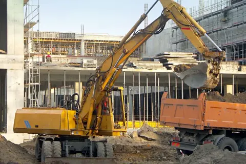 Stawki operatorów koparek: Ile zarobisz? Od 35 zł brutto do 90 zł netto
