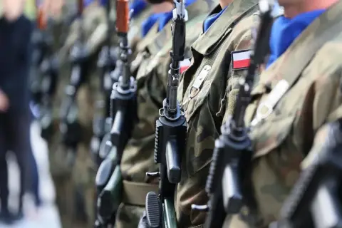 Jak zostać oficerem wojska po studiach cywilnych - kluczowe informacje