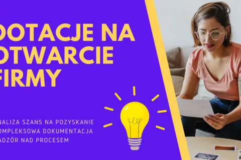 Kobieta analizuje dokumenty dotyczące dotacji na otwarcie firmy 2025. Żółta żarówka symbolizuje pomysł.