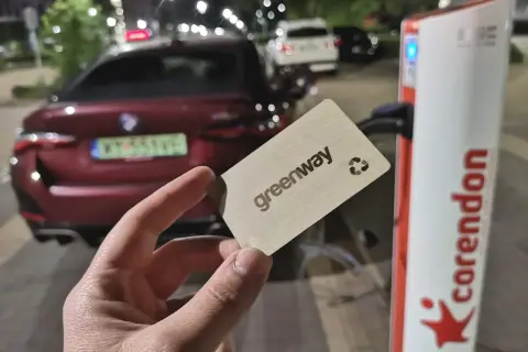 Karta Greenway do ładowania samochodu elektrycznego, gotowa do użycia przy ładowarce Corendon.