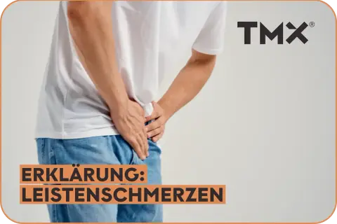 Mann hält sich die Leiste, wo ist die Leiste? Erklärung: Leistenschmerzen. TMX Logo.