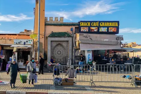 Czy w Marrakeszu jest bezpiecznie? Poznaj zagrożenia i porady dla turystów