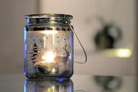 Jak zrobić lampion z butelki? Eko DIY na Roraty i do ogrodu
