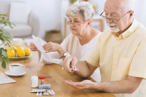 Bezpłatne leki dla seniorów 65+: Kto wystawi receptę "S"?