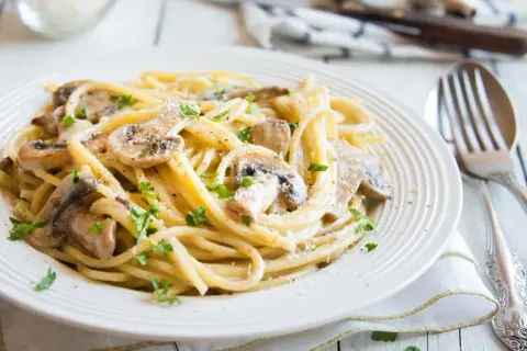 Odmierzanie spaghetti: Proste triki na idealną porcję (bez wagi!)
