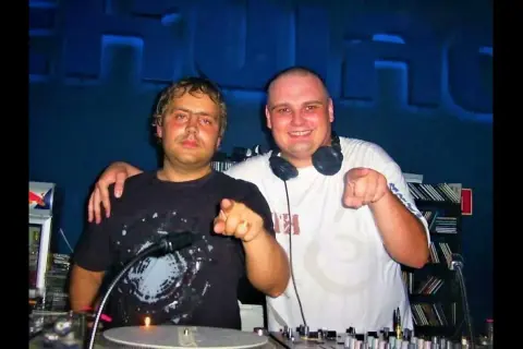 DJ Kris: Wiek, kariera i legenda Ekwadoru Manieczki ile lat ma ikona?