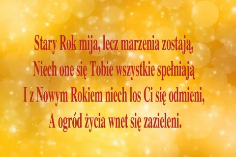 Złote tło z gwiazdkami i bańkami. Czerwony tekst: "Stary Rok mija, lecz marzenia zostają, Niech one się Tobie wszystkie spełniają I z Nowym Rokiem niech los Ci się odmieni, A ogród życia wnet się zazieleni." To piękne życzenia na nowy rok.