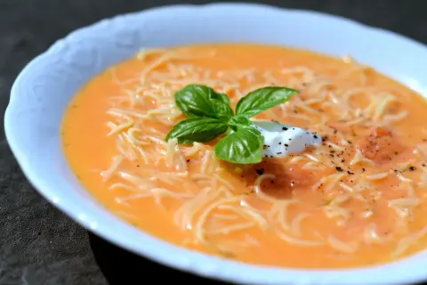 Jak zrobić pyszną zupę pomidorową – prosty przepis i sekrety idealnego smaku