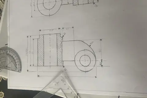 Rysunek techniczny z wymiarowaniem przedstawia detale mechaniczne z zaznaczonymi wymiarami, średnicami i promieniami.