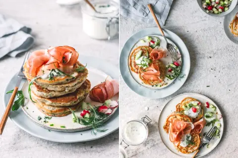 Deftige Pancakes mit Schinken, Kräuterquark und Radieschensalat. Ein herzhaftes Gericht, das Appetit macht.