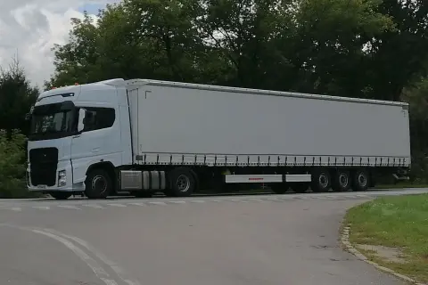 Ile waży ciężarówka z naczepą? Zaskakujące fakty o masie pojazdów
