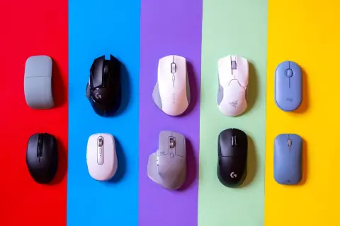 Różne myszki komputerowe, w tym modele Logitech i Razer. Czy reinston to za firma? Nie widać jej tutaj.