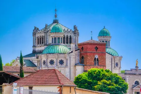 Sanktuarium w Ars Francja: Historia i tajemnice św. Jana Vianney'a