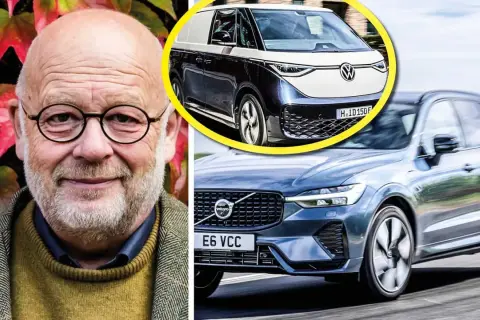 Äldre man med glasögon bredvid en Volvo och en VW ID. Buzz. Kanske dags för finansiell leasing med moms?