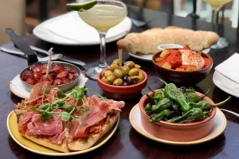 Almería: Tu Guía para las Mejores Tapas Gratis y Auténticas