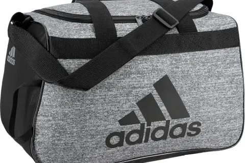 Borsone Adidas donna grigio melange con logo nero, perfetto per la palestra o il weekend.