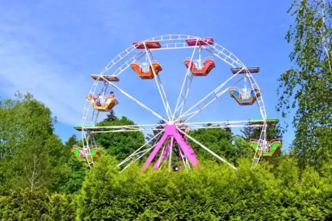 Zatorland i Energylandia: Dwa różne parki rozrywki w Zatorze