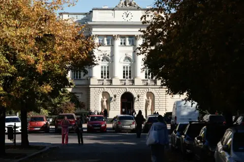 Uniwersytet Warszawski na Krakowskim Przedmieściu – lokalizacja i wydziały