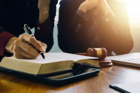 Osobowość prawna w Polsce: Kto ją ma i co to oznacza?