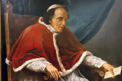 Portrait du pape Pie VII, assis, tenant un document. Il porte une soutane blanche et une cape rouge bordée de fourrure.