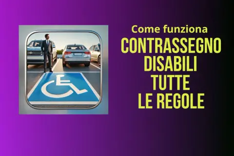 Un uomo in giacca e cravatta in un parcheggio disabili. Il contrassegno disabili è un diritto, non un privilegio da usare senza invalido a bordo.