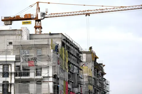 Ile deweloper zarabia na domu? Prawda o zysku netto!