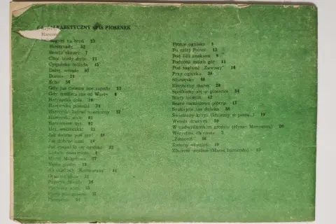 Spis piosenek harcerskich przy ognisku. "Płonie ognisko" i inne utwory, które rozgrzewają serca.
