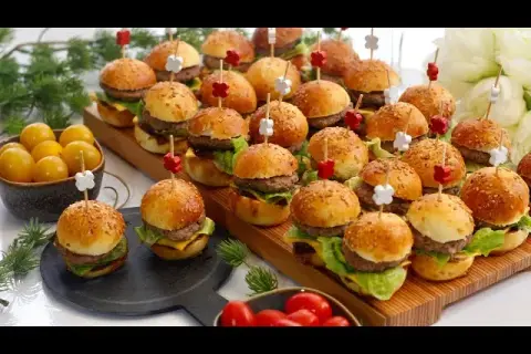 Mini-burgers maison : secrets pour pains moelleux & steaks juteux