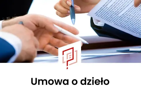 Dwie osoby omawiają dokument, podpisując umowę o dzieło.