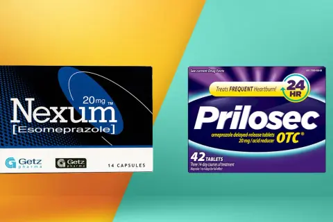 Opakowania leków Nexum 20 mg i Prilosec OTC 20 mg, które pomagają na zgagę.