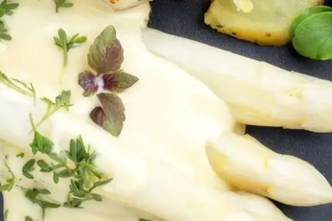 Welches Gewürz passt zu Spargel? So verfeinern Sie ihn perfekt