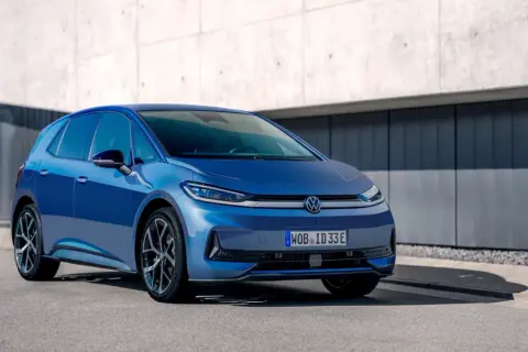 Volkswagen ID.3 azul eléctrico, listo para explorar con gran autonomía.