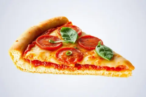 Kalorie w pizzy: Ile kcal ma kawałek? Sprawdź popularne rodzaje