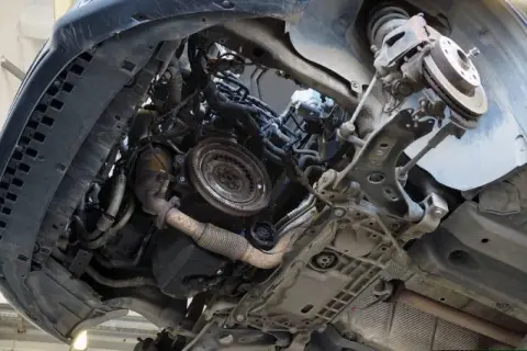 Jak wymontować rozrusznik Toyota Avensis T25 - poradnik dla początkujących