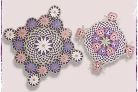 Bellissimi centrini uncinetto con schemi moderni a fiori, in tonalità pastello.