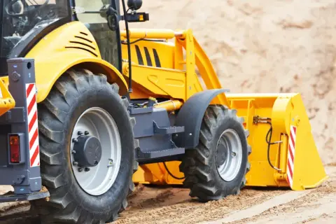 Ile kosztuje kurs na koparko ładowarkę? Sprawdź ceny i oferty szkoleń