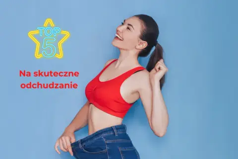 Szczęśliwa kobieta w za dużych jeansach, symbolizująca sukces w odchudzaniu. Neonowy napis "TOP 5" i tekst "Na skuteczne odchudzanie" podkreślają temat.