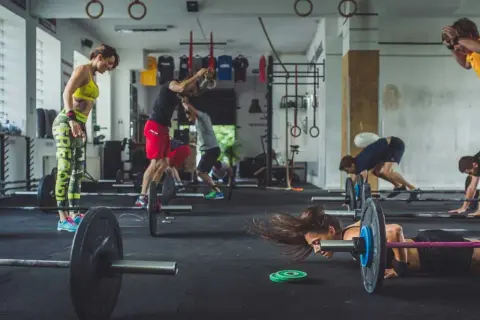 CrossFit: Czy warto? Opinie, kontuzje, koszty i efekty przewodnik