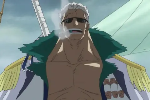 Captain Smoker, mit Sonnenbrille und Zigarre im Mund, raucht genüsslich. Seine Uniform ist mit goldenen Epauletten verziert.