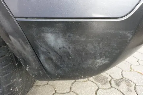 Jak usunąć rysy z plastikowego zderzaka - skuteczne metody naprawy