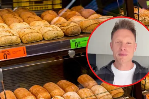 Bułka paryska, biedronka i jej kcal. Mężczyzna w kółku, świeże pieczywo na półce.