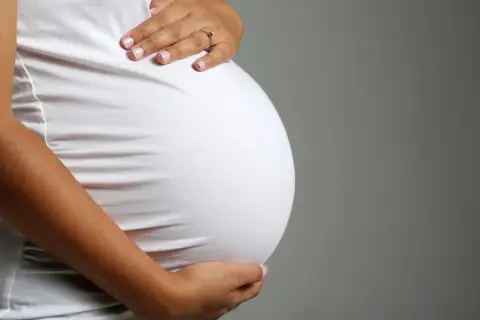 Odejście czopa – kiedy poród? Zrozum, co to oznacza dla Ciebie