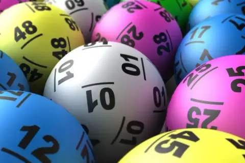 Ile ludzi gra w lotto? Zaskakujące statystyki i demografia graczy