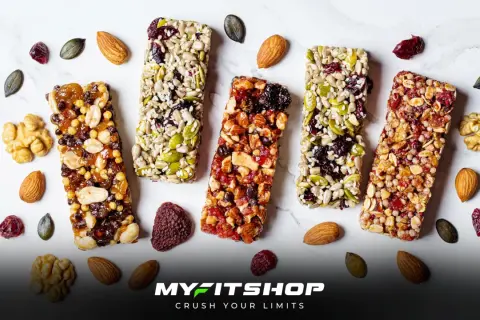 Barrette proteiche ricche di frutta secca e semi, ideali per uno snack energetico e per capire a cosa servono le barrette proteiche: un boost di nutrienti.