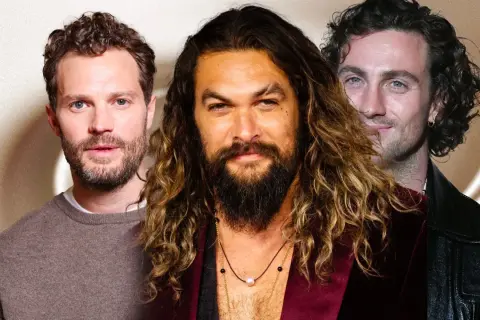 Tre uomini con capelli mossi: Jamie Dornan, Jason Momoa e Aaron Taylor-Johnson. Ispirazione per un taglio capelli uomo mossi.